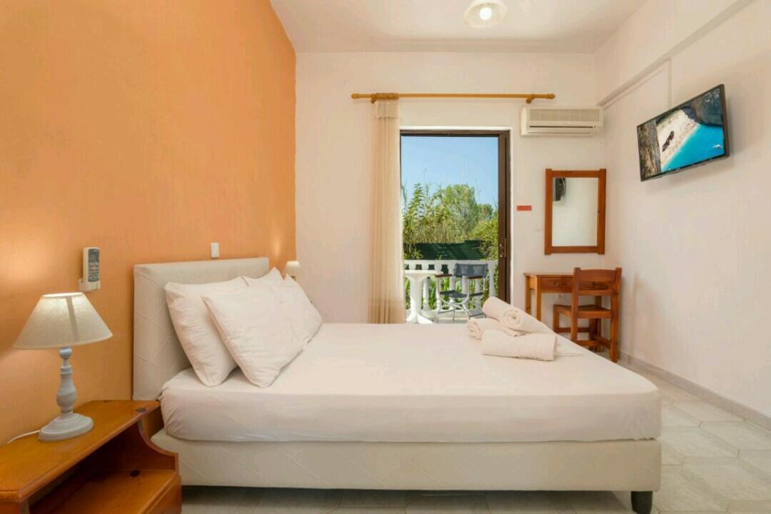 Eleni Studios & Apartments Alykes  Bagian luar foto